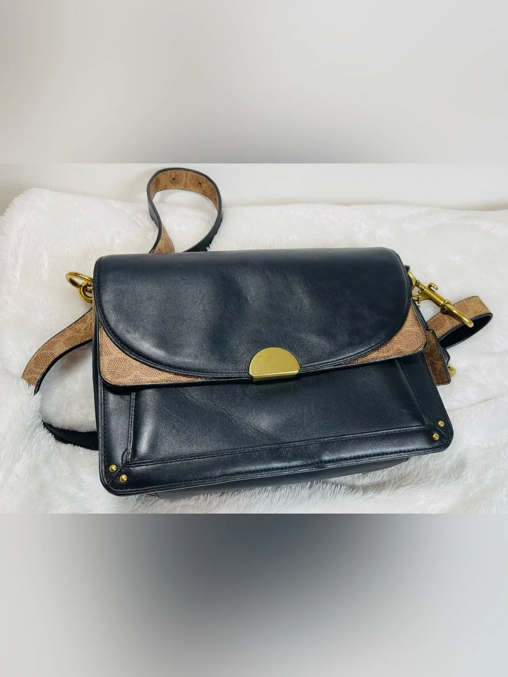 Authentic Coach convertible shoulder/crossbody bag